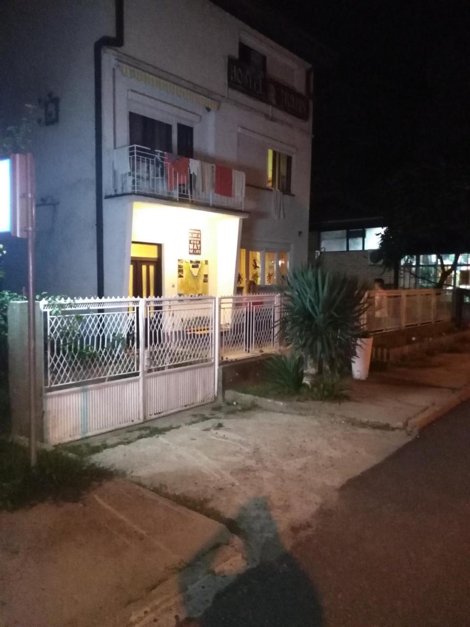 Hostel Trajan 돈지 밀라노바츠 외부 사진