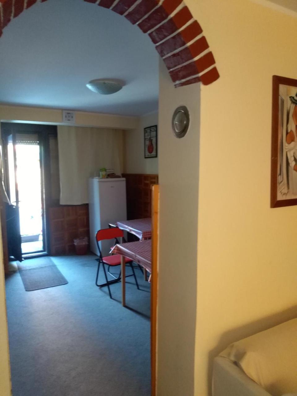 Hostel Trajan 돈지 밀라노바츠 외부 사진